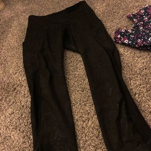 Paisley print Old Navy cropped leggings